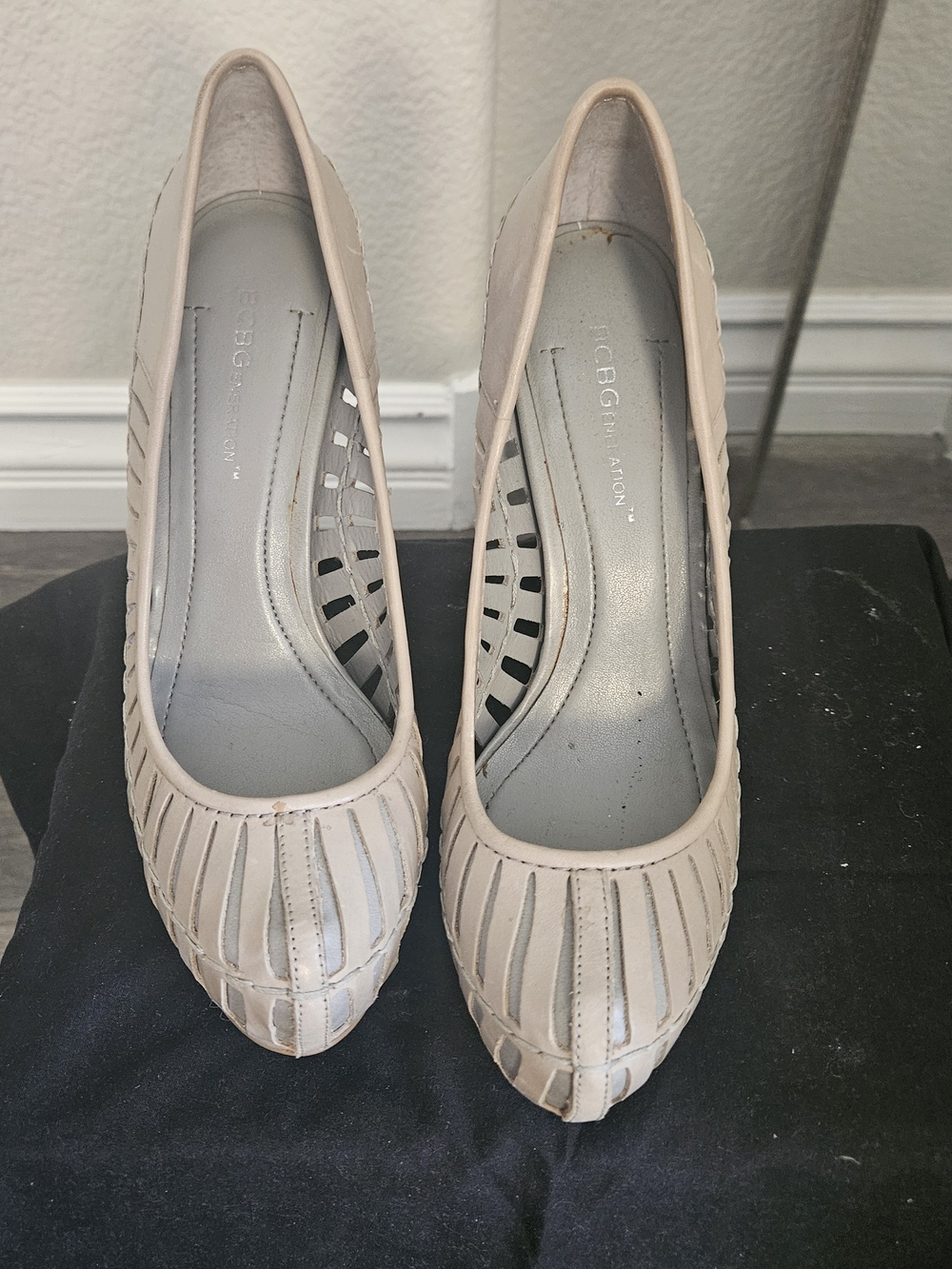 BCBGMAXAZRIA Blush Pink Pointed-Toe Cutout Flats